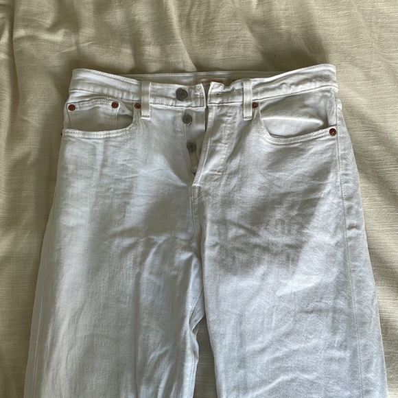 Levi’s White Straight Leg Jeans - Picture 2 of 6